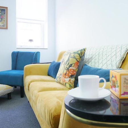 One Bedroom Luxury Ground Floor Apartment With Parking In Heart Holt Holt  Exterior foto
